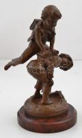 Olvashatatlan jelzéssel: Játszó iskolás fiuk. Bronz, márvány talapzaton, m:18,5 cm