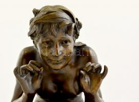 Claude Michel Clodion után: La Cigale (A kabóca). Nagy méretű bronz, fa talapzaton, jelzett (Clodion...