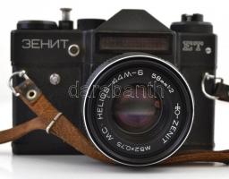 Zenit ET fényképezőgép, Helios-44M-6 58mm 1:2 objektívvel, működőképes állapotban / Vintage Russian camera in working condition