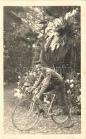 2 db régi sport fotólap, kerékpár versenyzők / 2 pre-1945 sport photo postcards, bicycle competitors