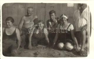 35 db főleg régi fotó / 35 mostly pre-1945 photos