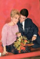 27 db modern romantikus férfi-nő páros képeslap / 27 modern mostly romantic couple postcards