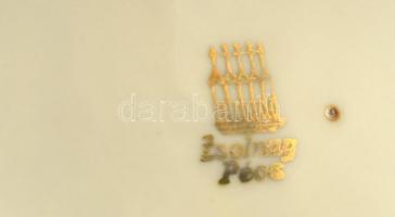 4 db Zsolnay kistányér, kézzel festettek, jelzettek, kis kopásokkal, d: 10 cm + 2 db dekoratív kerám...