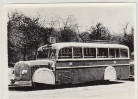 1942 BX 336-os sínautóbusz a 10-es villamos útvonalán, későbbi sajtófotó, 13x117,5 cm