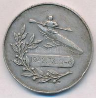 1942. "Nemzetközi Sporthét a Balatonon - Kajakversenyek" ezüstözött fém sportérem (40mm) T...