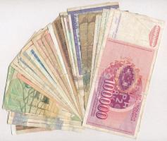 30db-os vegyes külföldi bankjegy tétel, közte Csehszlovákia, Jugoszlávia, Lengyelország, Olaszország...