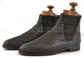 cca 1942 Csendőrtiszti "cúgos cipő" pár, sámfával