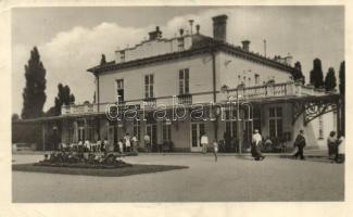 Balaton - 23 db modern városképes lap: üdülők, éttermek, fürdőzők, vasútállomás