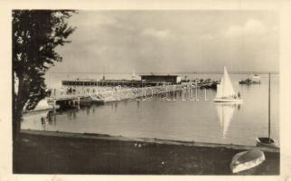 Balaton - 22 db modern városképes lap: üdülők, éttermek, fürdőzők, vasútállomás