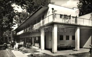 Balaton - 22 db modern városképes lap: üdülők, éttermek, fürdőzők, vasútállomás