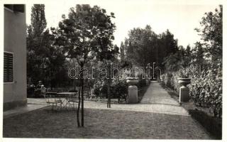 Balaton - 23 db modern városképes lap: üdülők, éttermek, fürdőzők