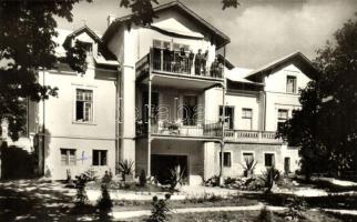 Balaton - 18 db modern városképes lap: üdülők, fürdőzők