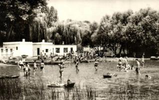 Balaton - 11 db modern városképes lap: üdülők, fürdőzők