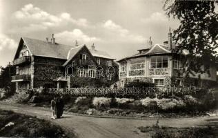 15 db modern magyar városképes lap: turistaházak / 15 modern Hungarian town-view postcards: tourist ...