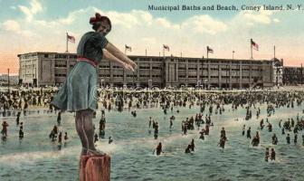 12 db régi és modern amerikai városképes lap / 12 pre-1945 and modern American town-view postcards (United States of America)