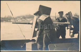 cca 1916 A Dunai Flottila Bodrog monitorán készített fotólap, 8,5x13 cm