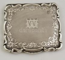 Ezüst púderes szelence V. V. monogrammal, szép állapotban / Silver powder box 8x8 cm, 113 g