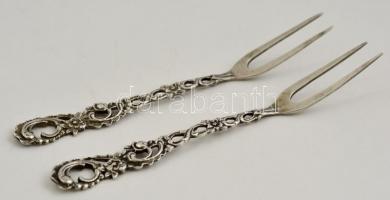 Két villa rózsa díszítéssel / Silver forks with rose ornament 15,4 g