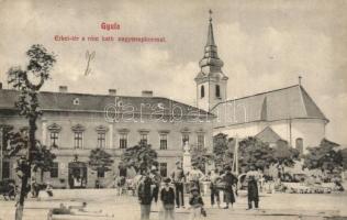 Gyula, Erkel tér, Római katolikus templom, üzlet. Szedő E. kiadása (EK)