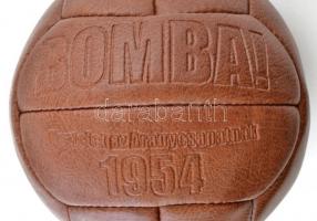 "Tisztelet az Aranycsapatnak" feliratú új emléklabda, d: 18 cm