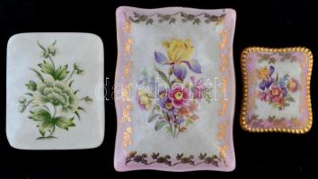 Holloházi és német porcelán dobozok ( 3 db), egyiken lepattanással, matricás, jelzett, 7×6-12×9 cm