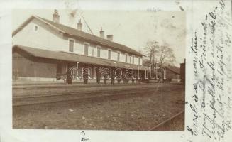 1901 Mezőkövesd, Vasútállomás, gőzmozdony, vasutasok. photo (fl)