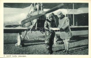 A repülő leadja jelentését. Az Érdekes Újság kiadása / WWI Hungarian military aircraft with pilot