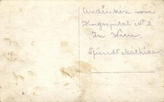 Első világháborús sérült osztrák-magyar katonák a bécsi 2. számú hadikórház előtt. csoportkép / WWI ...