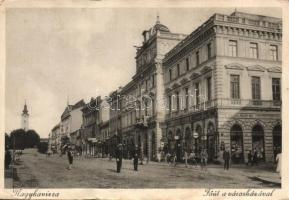 Nagykanizsa, Fő út, Városháza, csendőrök és kerékpárosok, Fischel Fülöp fia üzlete (gyűrődések / creases)