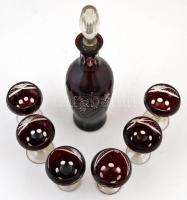 Likőrös készlet, 6 db pohár + kiöntő, kétrétegű, hámozott, metszett, apró lepattanással, kopásnyomok...