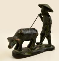 Jelzett kínai földmunkások, patinázott réz figurák ( 2db), m: 11 és 16 cm