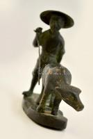 Jelzett kínai földmunkások, patinázott réz figurák ( 2db), m: 11 és 16 cm