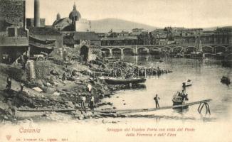 Catania, Spiaggia del Vecchio Porto con vista del Ponte della Ferrovia e dell Etna / beach of the old port, railway