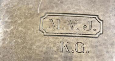 Amerikai ezüst (Ag.) flaska, jelzett (William B. Kerr, Newark), monogrammal, a kupakon kis horpadáso...