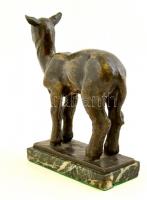 Csúcs Ferenc (1905-1999): Vikunya borjú. Bronz, jelzett, márvány talapzaton, m:20 cm, h:17 cm