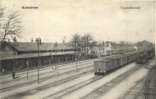 Komárom, Komárno; Vasútállomás, gőzmozdony, vagonok. Laky Béla kiadása / railway station, locomotive, wagons (EK)