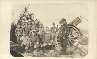 1917 Osztrák-magyar ágyú katonákkal / WWI K.u.K. military, cannon with soldiers. photo + K.u.K. Infanterieregiment v. Hindenburg No. 69. 15. Feldkompagnie