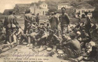 Első világháborús katonai lap. Bolgár hadifoglyok ebéd közben / WWI military, Bulgarian prisoners of war (POWs) during lunch