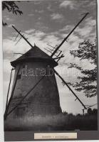 cca 1950-1960 Szegvár, Szélmalom, feliratozott, kartonra ragasztott fotó, 22x16 cm