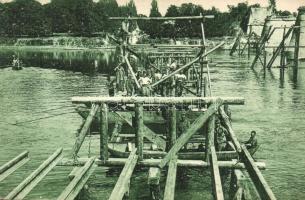 Hidász-ünnep. Hídverés Zaleszczykinél a Dnyeszteren / WWI K.u.K. military pontooners festival, building of a bridge on Dniester