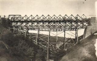 Első világháborús osztrák-magyar katonai lap. felrobbantott viadukt újjáépítése / WWI K.u.K. military, reconstruction of a destroyed viaduct. photo