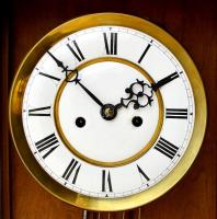 Nagyméretű, antik falióra. Felesütős, két súlyos. Hibátlan zománc számlappa. Nagyon szép állapotban....