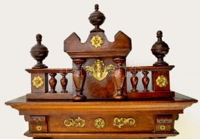 Nagyméretű, antik falióra. Felesütős, két súlyos. Hibátlan zománc számlappa. Nagyon szép állapotban....