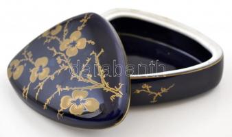 Hollóházi bonbonier, kézzel festett, jelzett, kis kopásokkal, 12,5×9,5×5,5 cm