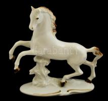 Ágaskodó ló, kézzel festett, jelzés nélkül, hibátlan, m:13,5 cm, h:15 cm