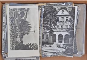 Kb. 300 db MODERN fekete-fehér retro magyar városképes lap / Cca. 300 modern black and white Hungari...