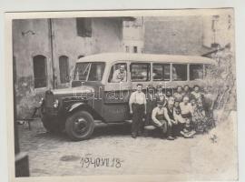 1940 Távolsági személyszállítás autóbusszal, Rákoshegy-Rákoskeresztúr-Budapest, fotó, későbbi előhívás, foltos, 9x12 cm
