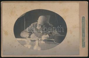 cca 1910 Ferenc József az íróasztalánál dolgozik. Keményhátú fotó / Emperor Franz Joseph working. 17x11 cm