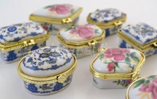 Virágmintás porcelán ékszertartó dobozkák, 8 db, hibátlanok, kb. 5x4,5 cm