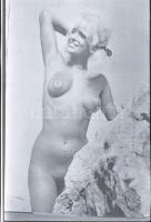 cca 1970 Erotikus fekete-fehér diapozitív, 46 felvétel egy tekercsen